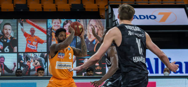 而是在追逐 而是在追逐